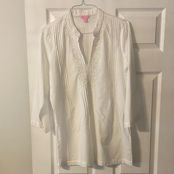 Lilly Pulitzer Tops - Lilly Pulitzer White Embroidered Tunic size L BNWOT length 31” bust 40”